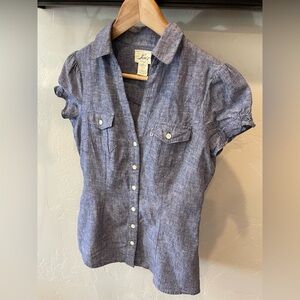 Women’s Y2K, cotton and linen blend Levi’s chambray button up top size XS